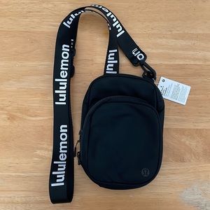 LULULEMON THE REST IS WRITTEN BLACK CROSSBODY BAG NWT
